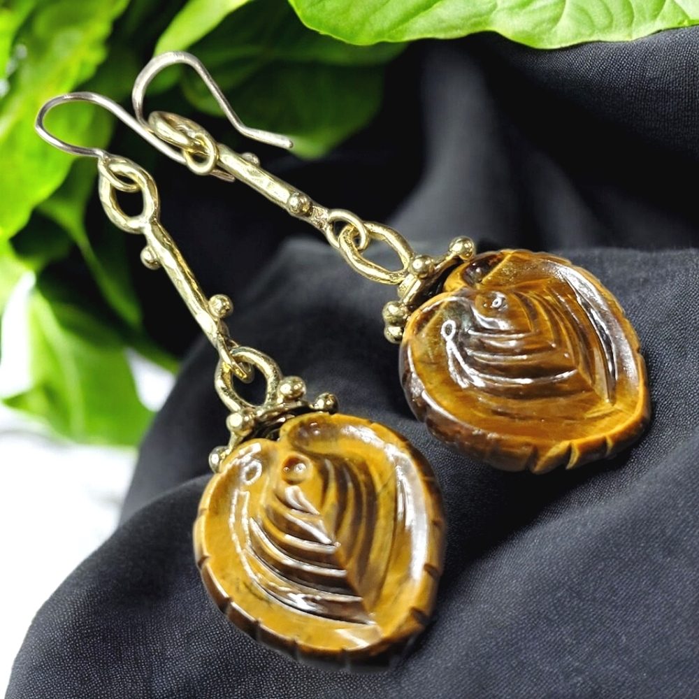 $590 Ulla Johnson Galia Carved Tigers Eye Heart Earrings